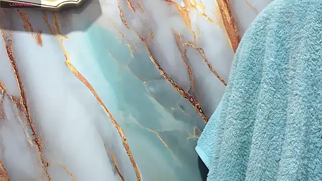 Lucia Spear online show from 10/02/25, 01:36