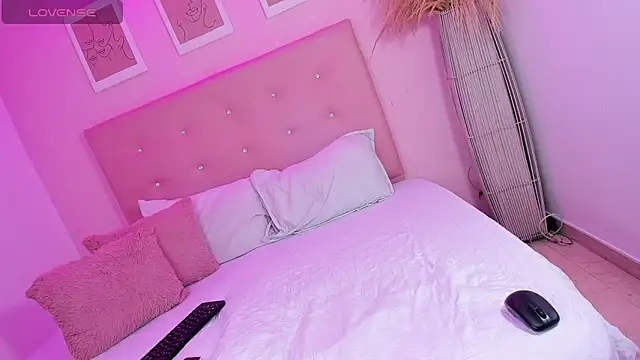 ANNIE DOLCE  online show from 10/25/25, 10:32