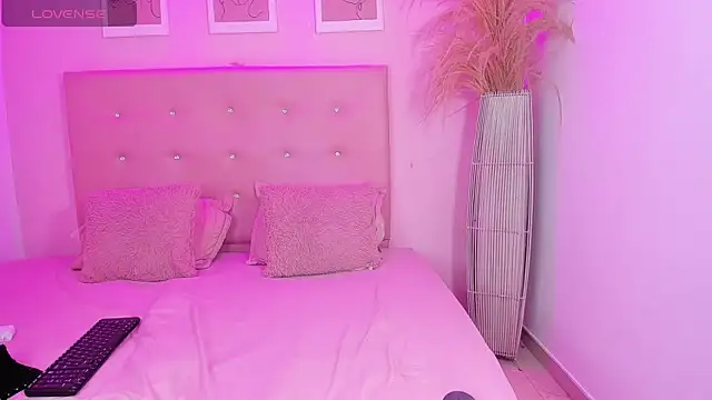 ANNIE DOLCE  online show from 02/04/26, 10:05