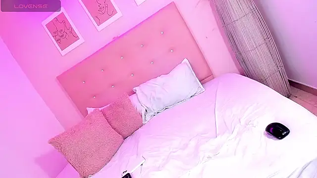 ANNIE DOLCE  online show from 11/23/25, 12:15