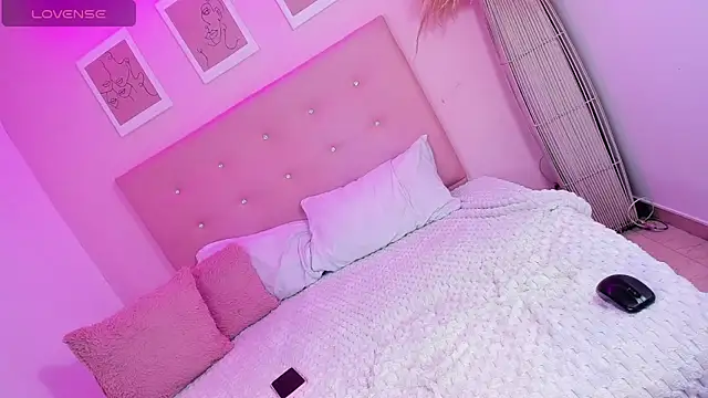 ANNIE DOLCE  online show from 10/24/25, 09:03