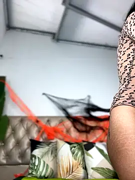 TweetiePieXXX online show from 10/23/25, 10:19