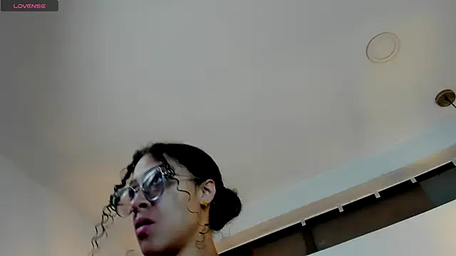 Snapshot of Hanna_Cornee_ chatting on 09/17/25, 01:46 Hanna Cornee online show from 09/17/25, 01:46