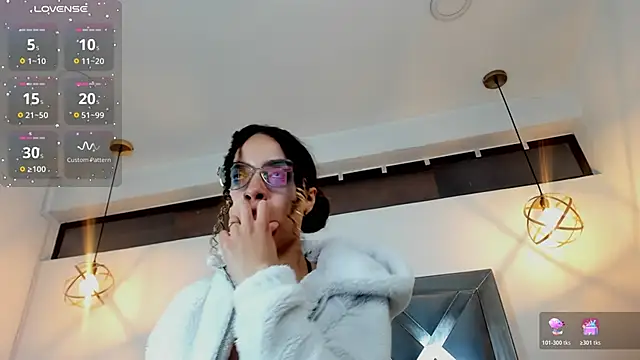 Hanna Cornee  online show from 11/26/25, 01:11