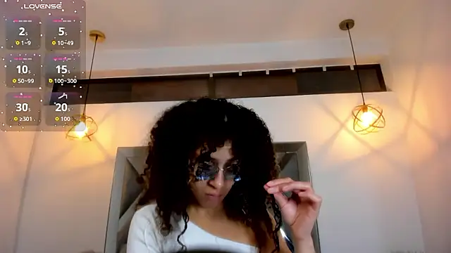 Hanna Cornee  online show from 02/03/26, 12:21