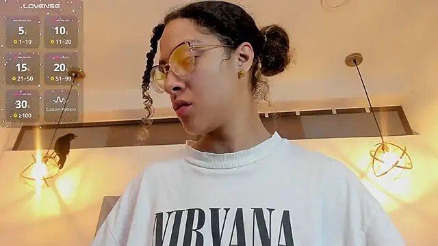 Hanna Cornee  online show from 11/04/25, 01:59