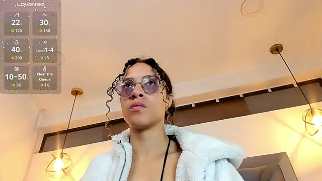 Snapshot of Hanna_Cornee_ chatting on 10/18/25, 01:46 Hanna Cornee online show from 10/18/25, 01:46