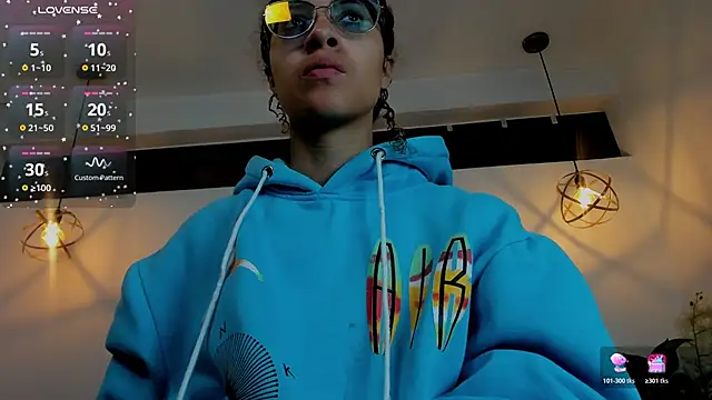 Hanna Cornee  online show from 12/04/25, 12:26