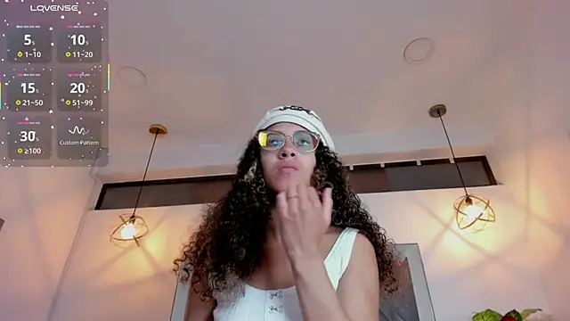 Hanna Cornee  online show from 12/18/25, 01:26