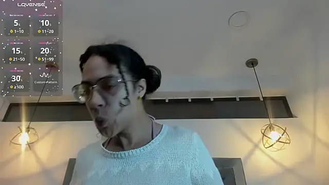 Hanna Cornee  online show from 11/12/25, 01:26