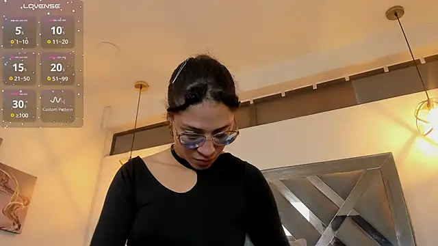 Hanna Cornee  online show from 11/06/25, 01:37