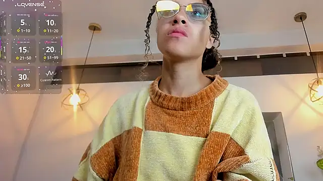 Hanna Cornee  online show from 12/15/25, 12:11