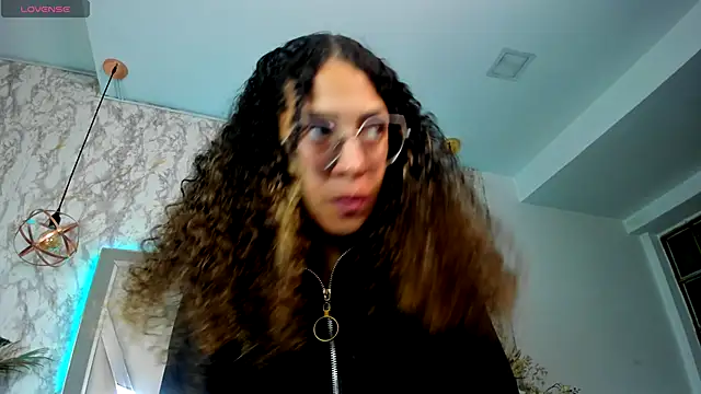 Snapshot of Hanna_Cornee_ chatting on 09/15/25, 01:55 Hanna Cornee online show from 09/15/25, 01:55