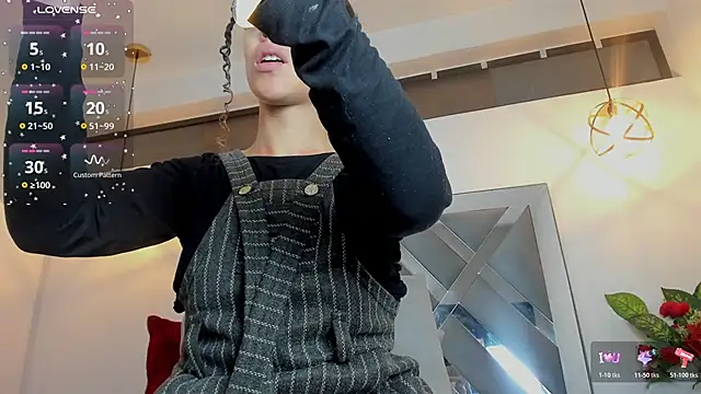 Hanna Cornee  online show from 11/29/25, 01:44