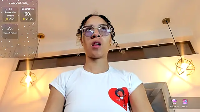 Snapshot of Hanna_Cornee_ chatting on 10/10/25, 01:34 Hanna Cornee online show from 10/10/25, 01:34