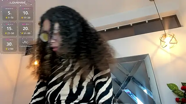 Hanna Cornee  online show from 12/01/25, 12:28