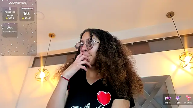 Snapshot of Hanna_Cornee_ chatting on 10/09/25, 01:44 Hanna Cornee online show from 10/09/25, 01:44