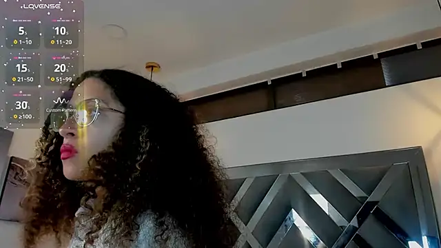 Hanna Cornee  online show from 11/18/25, 05:27