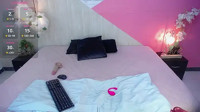 sophia brunette  online show from 11/20/25, 11:33