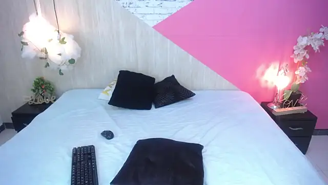 sophia brunette  online show from 11/30/25, 11:22