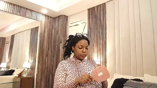 Snapshot of SheilaCoopers_ chatting on 10/24/25, 12:26 SheilaCoopers online show from 10/24/25, 12:26