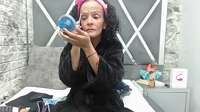 YanetRose online show from 11/13/25, 03:32