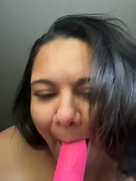 Snapshot of sofiacumms chatting on 06/14/26, 01:45 sofiacumms online show from 06/14/26, 01:45