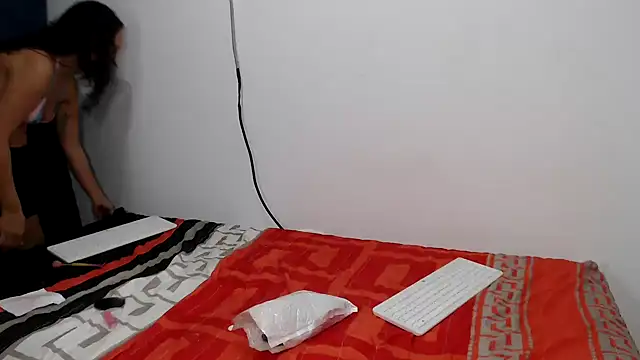 penelopeh  online show from 10/17/25, 12:25