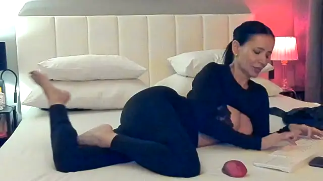 simonacavali online show from 11/19/25, 05:13