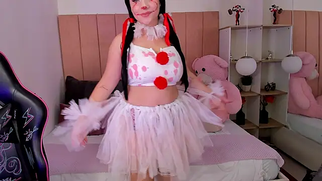 cloe weiss online show from 10/31/25, 01:19