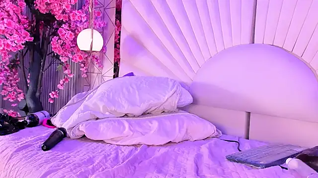VesperVelvet online show from 05/16/26, 10:36
