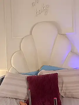 Kaylachannell online show from 12/21/25, 09:33