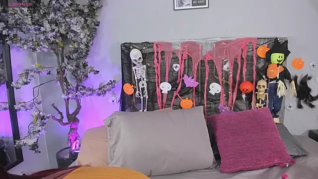 Snapshot of Kaylachannell chatting on 10/17/25, 03:32 Kaylachannell online show from 10/17/25, 03:32
