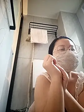 Snapshot of chengcheng12 chatting on 11/04/25, 01:09 chengcheng12 online show from 11/04/25, 01:09