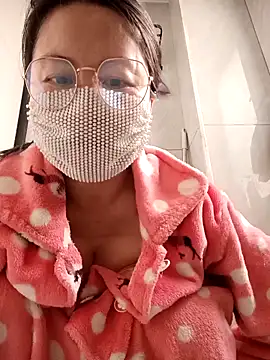 chengcheng12 online show from 12/23/25, 01:49