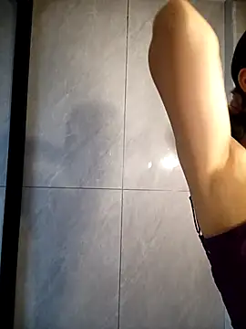 Snapshot of chengcheng12 chatting on 10/31/25, 01:02 chengcheng12 online show from 10/31/25, 01:02