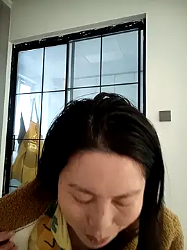 Snapshot of chengcheng12 chatting on 11/27/25, 12:00 chengcheng12 online show from 11/27/25, 12:00