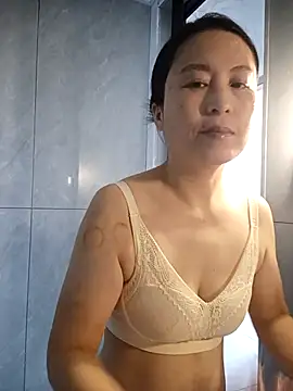 Snapshot of chengcheng12 chatting on 10/17/25, 01:09 chengcheng12 online show from 10/17/25, 01:09