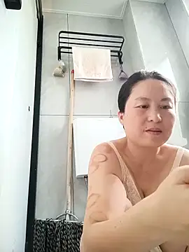 Snapshot of chengcheng12 chatting on 10/10/25, 01:06 chengcheng12 online show from 10/10/25, 01:06