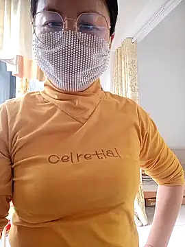 Snapshot of chengcheng12 chatting on 12/18/25, 01:11 chengcheng12 online show from 12/18/25, 01:11