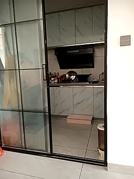 Snapshot of chengcheng12 chatting on 12/19/25, 01:42 chengcheng12 online show from 12/19/25, 01:42