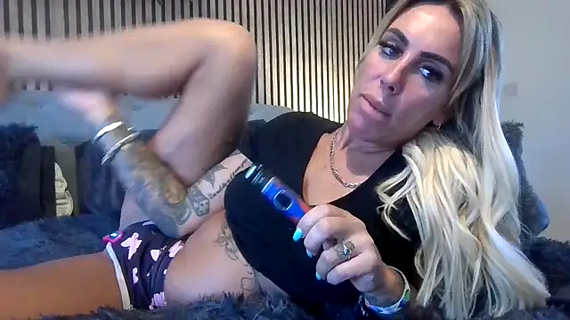 poppyinga1 online show from 10/10/25, 06:36