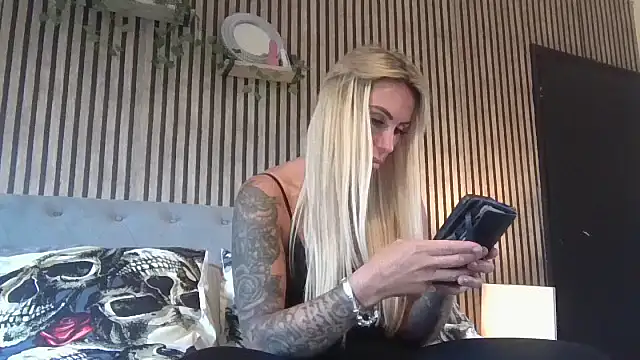 poppyinga1 online show from 09/12/25, 05:35