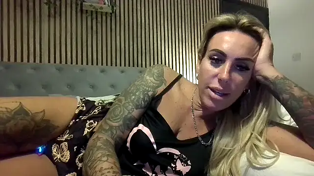 poppyinga1 online show from 09/15/25, 02:01