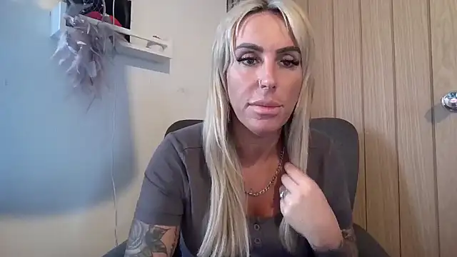 poppyinga1 online show from 02/08/26, 01:42