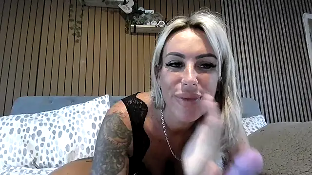poppyinga1 online show from 06/17/26, 05:07