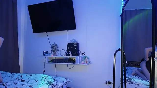 Candy Flosse online show from 10/24/25, 08:24