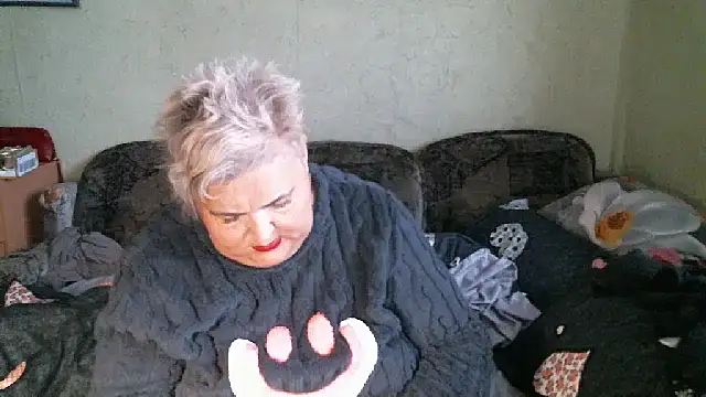 Snapshot of Lana555 chatting on 12/17/25, 12:21 Lana555 online show from 12/17/25, 12:21