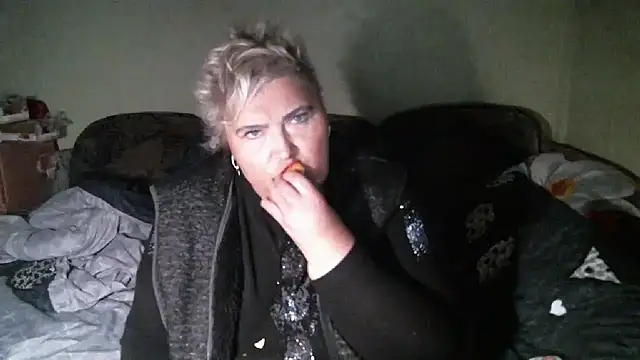 Snapshot of Lana555 chatting on 12/14/25, 02:44 Lana555 online show from 12/14/25, 02:44