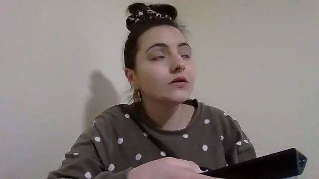 DInaraXRose online show from 01/13/26, 07:07